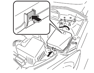 Vervangen van de zekeringen onder de motorkap